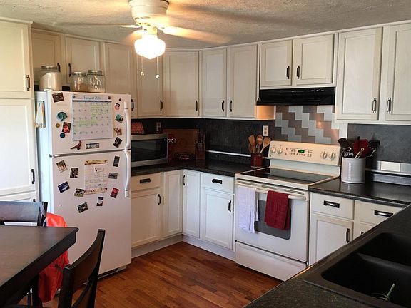 4th image of 719 E College St