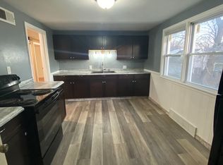 557 W Calumet Rd, Glendale, WI 53217