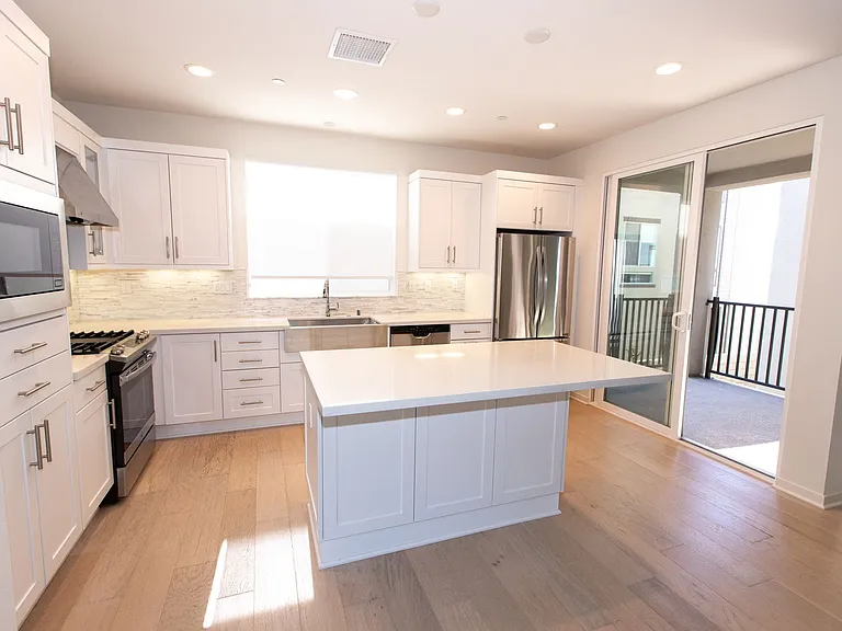 1625 Hampton Dr — Photo 13