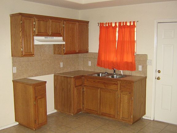 3rd image of 510 Amber Dr