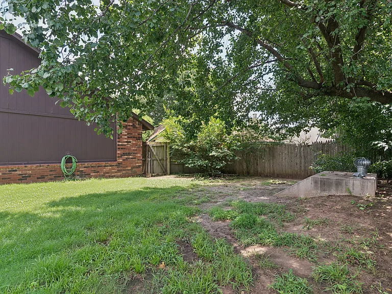4604 S Ironwood Ave — Photo 32
