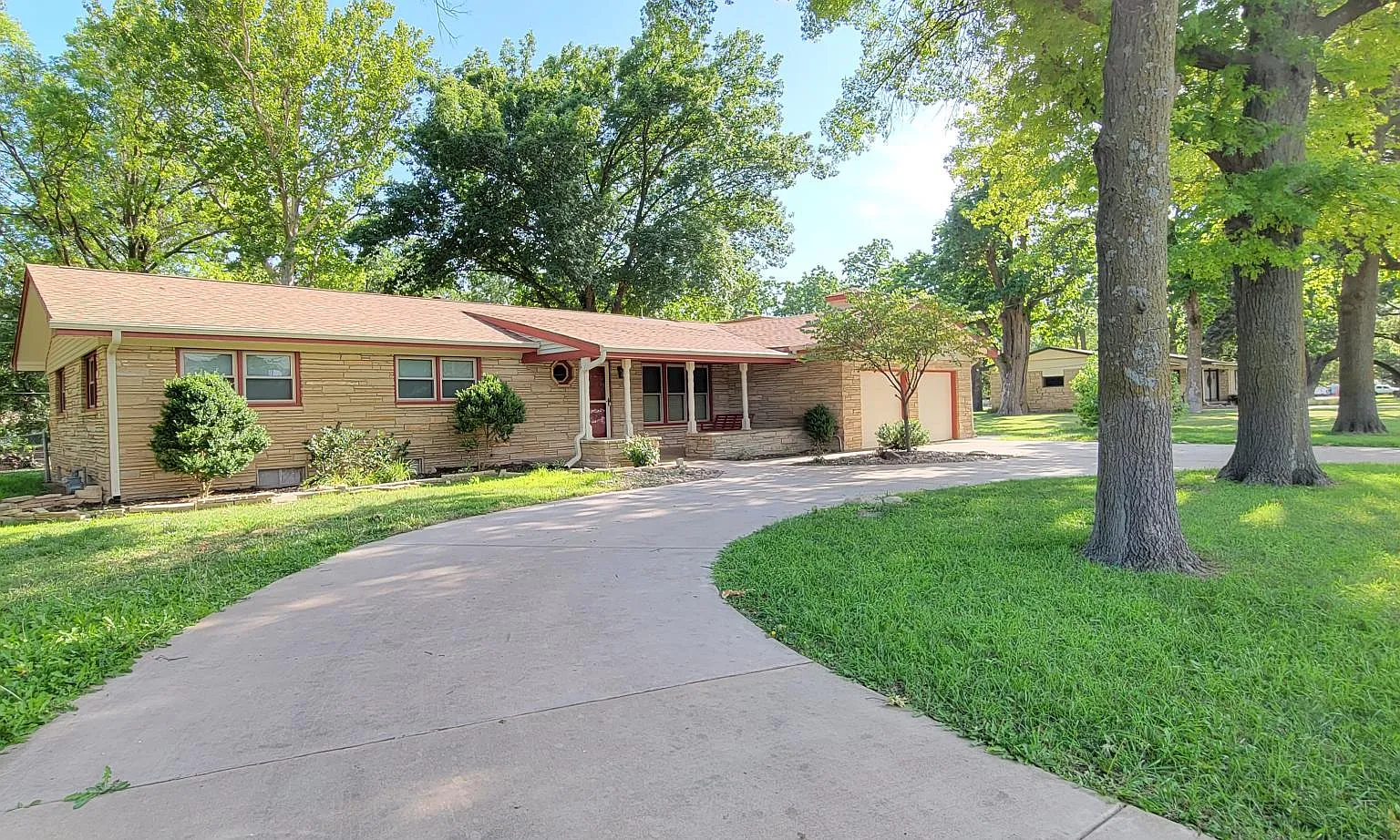 3 bed, 3352 sqft, $2,500 — Photo 1
