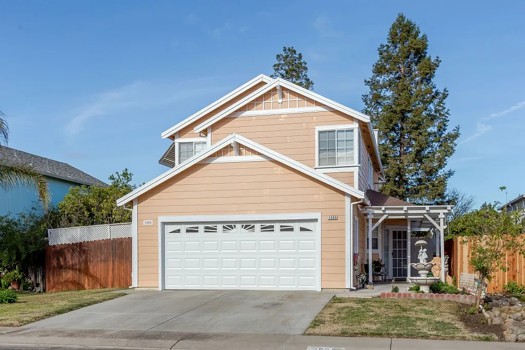 1555 Paradise Valley Dr photo 1