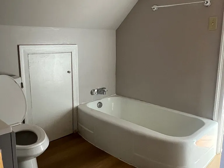 1119 Chestnut Hill Dr — Photo 8