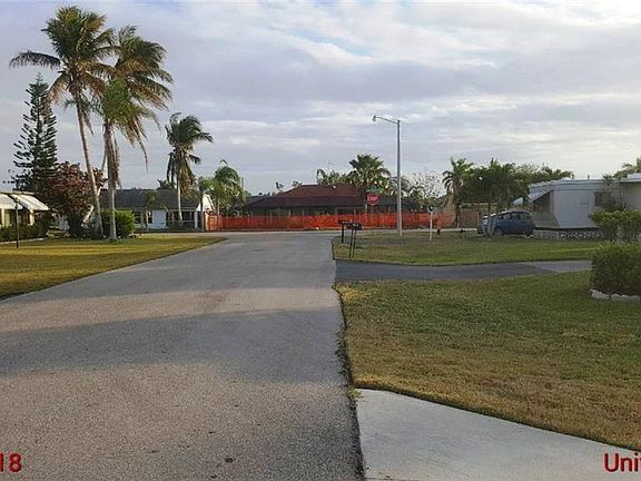 4th image of 585 Cape Florida Ln