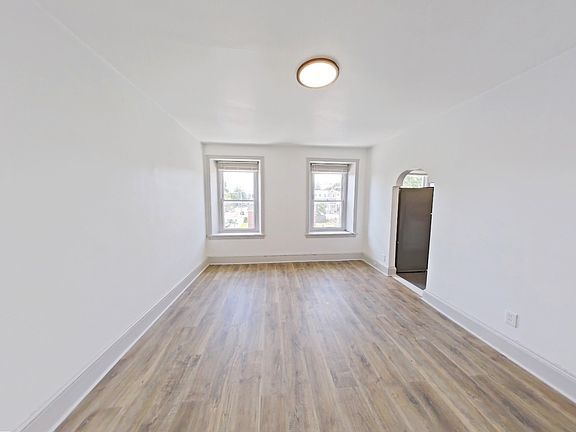 4th image of 355 Lyceum Ave #3