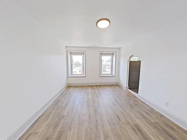 355 Lyceum Ave #3 — Photo 4