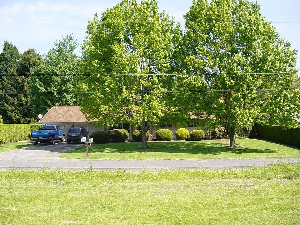2nd image of 1323 Barnick Rd NE