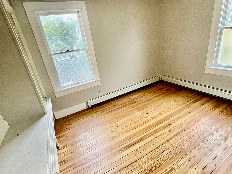 274 E Washington Ave — Photo 8