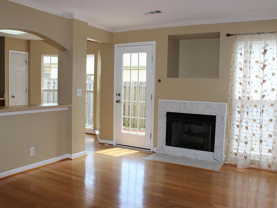 GAS FIREPLACE AND ACCESS TO PRIVATE BACK COURTYARD