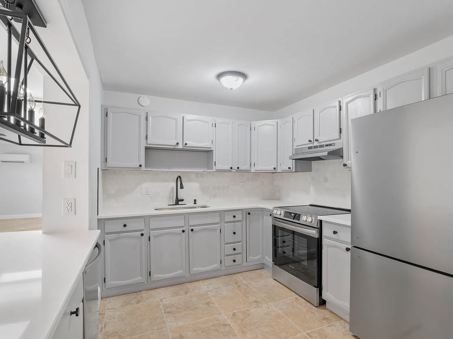 5 bed, 1904 sqft, $2,475 — Photo 2