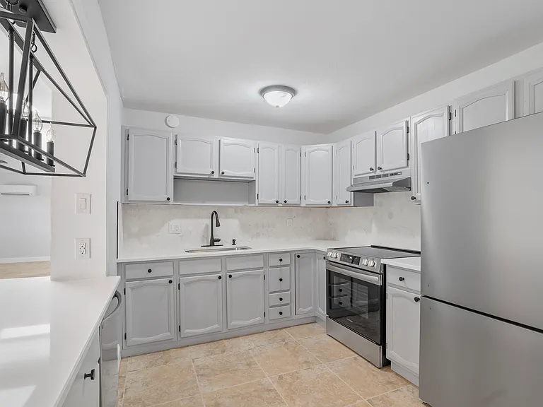 1458 Seabreeze Ln — Photo 2