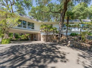 925 Knob Hill Rd, Ukiah, CA 95482