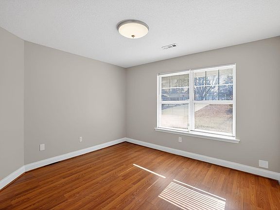 4th image of 24 Hicks Rd