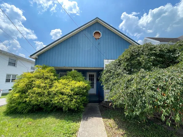 926 Florida St, Milton, WV 25541