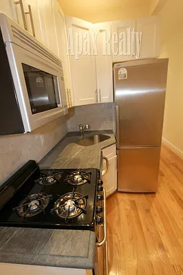 Rented by Apax Realty LLC | media 25