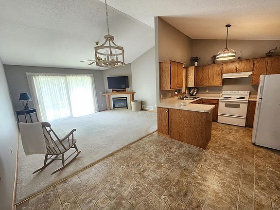 3rd image of 707 Ochotto Lake Dr