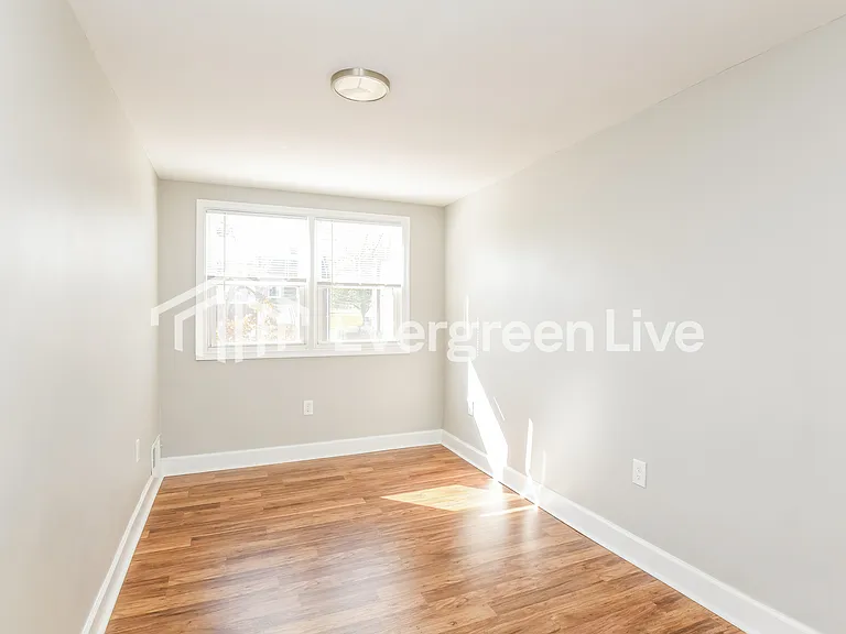 412 5th Ave — Photo 12