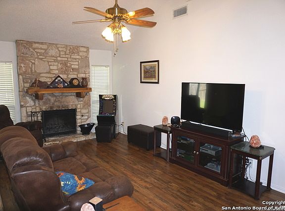 3rd image of 8706 Thatch Dr