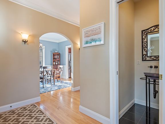 5th image of 15 Sheldrake Ave