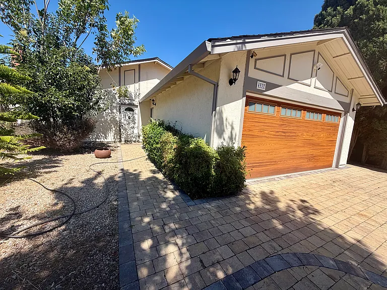 4937 Avenida De Angelina — Photo 3