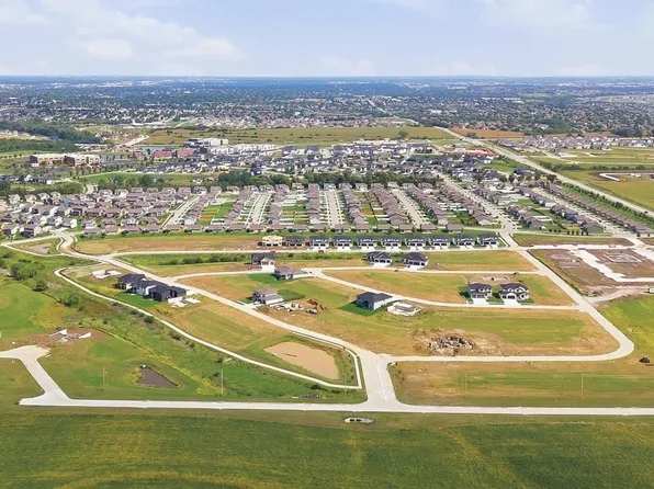 74 Coventry Dr, Elkhorn, NE 68022