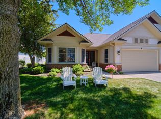 8 Harbor Point Ln, Manistee, MI 49660
