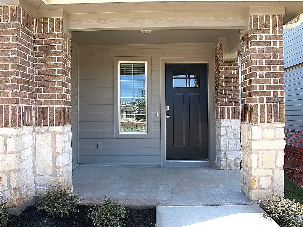 3 bed, 2.0 bath, 1499 sqft, $2,100 — Photo 2