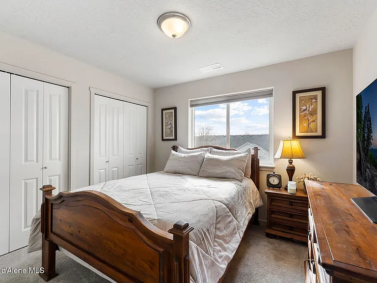 984 E Allenby Ave — Photo 31