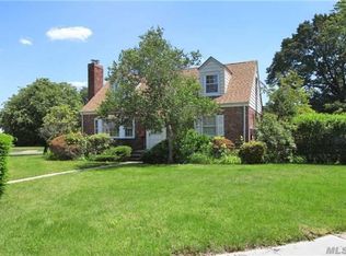 52 Union Dr, Merrick, NY 11566