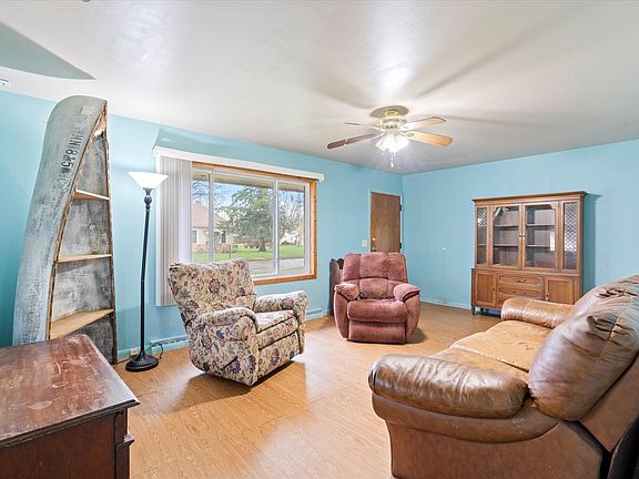 4th image of 610 F St NE