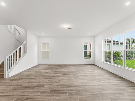 4th image of 860 SW Newfield Avenue