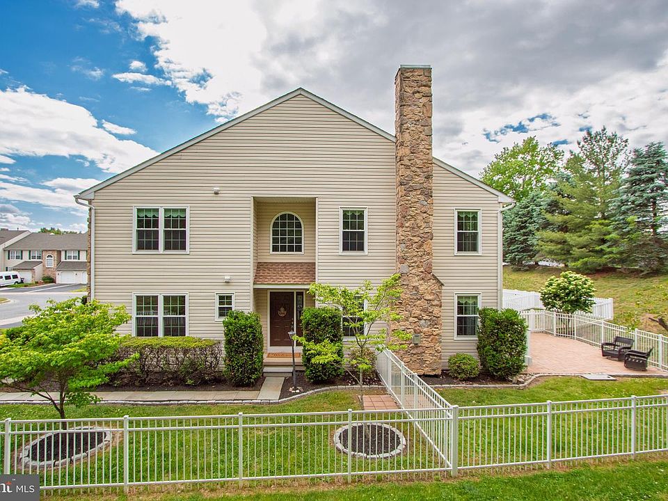 1st image of 236 Beckington Ct