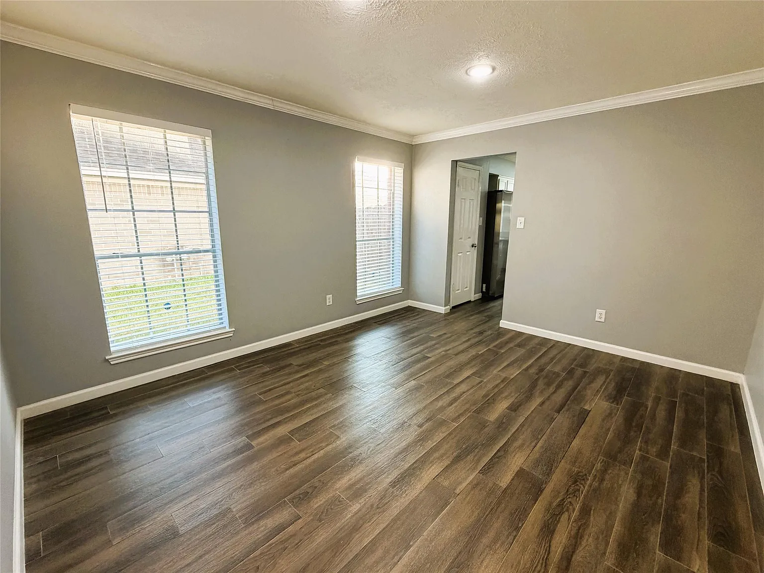 4 bed, 2.5 bath, 2650 sqft, $2,699 — Photo 4