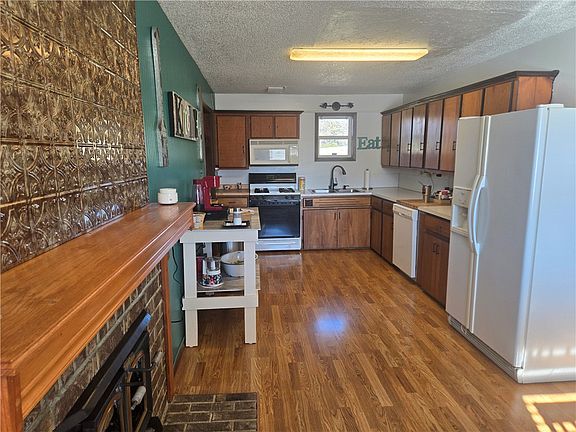 3rd image of 1104 E College Ave