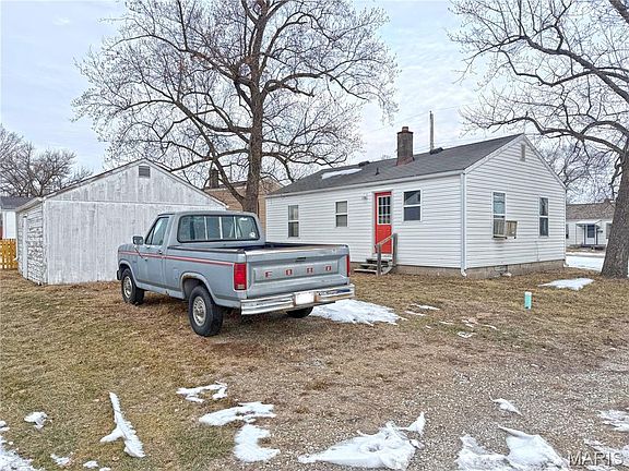 3rd image of 1018 Frick Ave