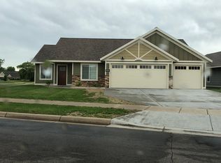 1802 Ladbrook Ln, Saint Cloud, MN 56303