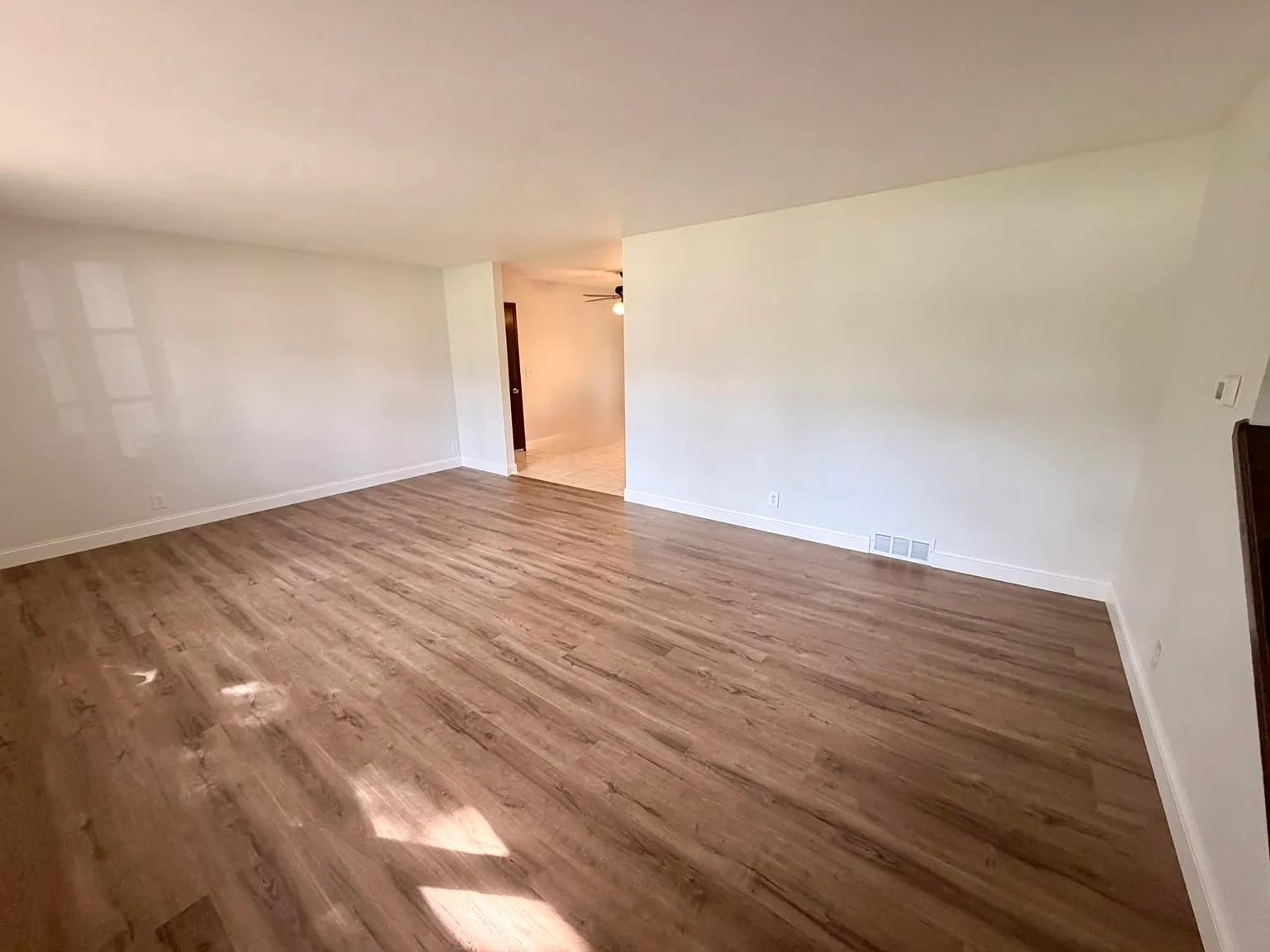 3 bed, 1.5 bath, 1600 sqft, $2,400 — Photo 4