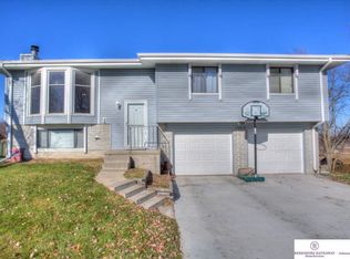 13319 Courtney Dr, Bellevue, NE 68123