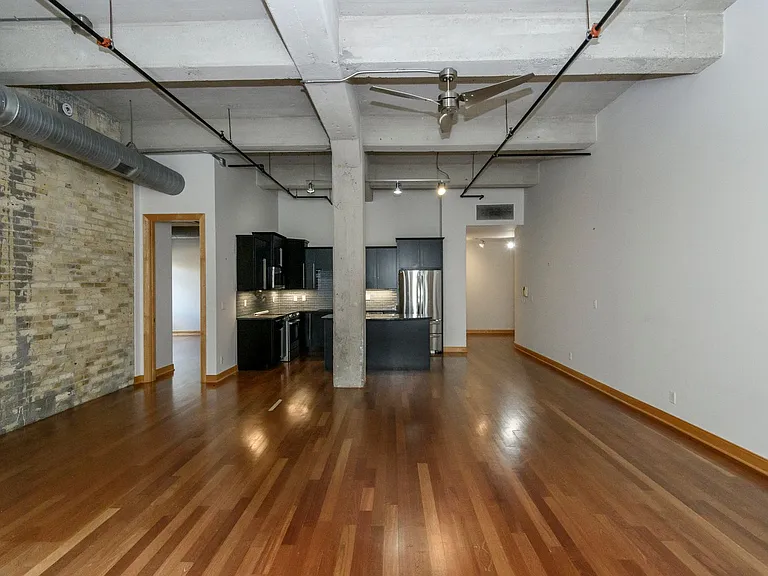 239 E Chicago St #307 — Photo 5