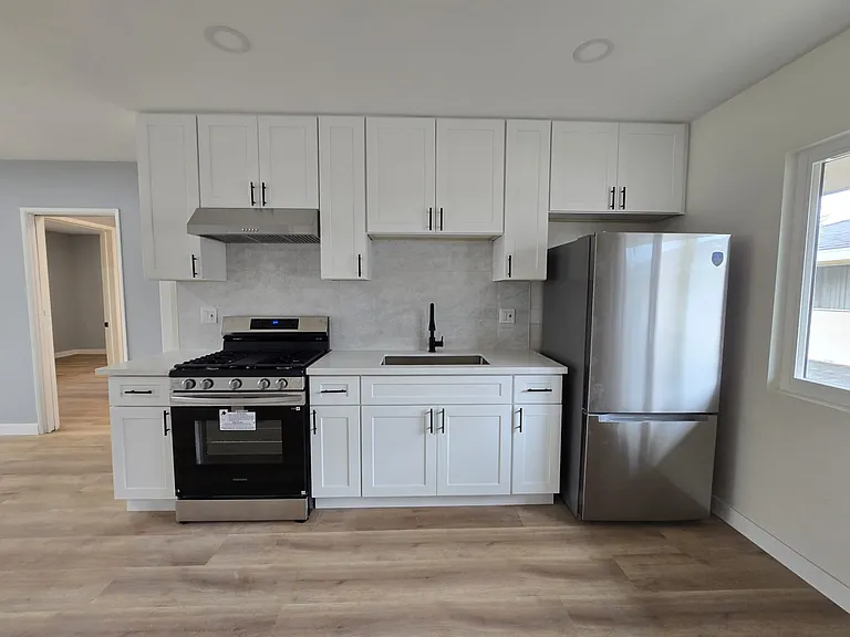 895 E Monterey Ave — Photo 4