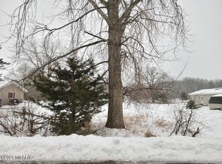 1109 Lincoln Dr, Lake Isabella, MI