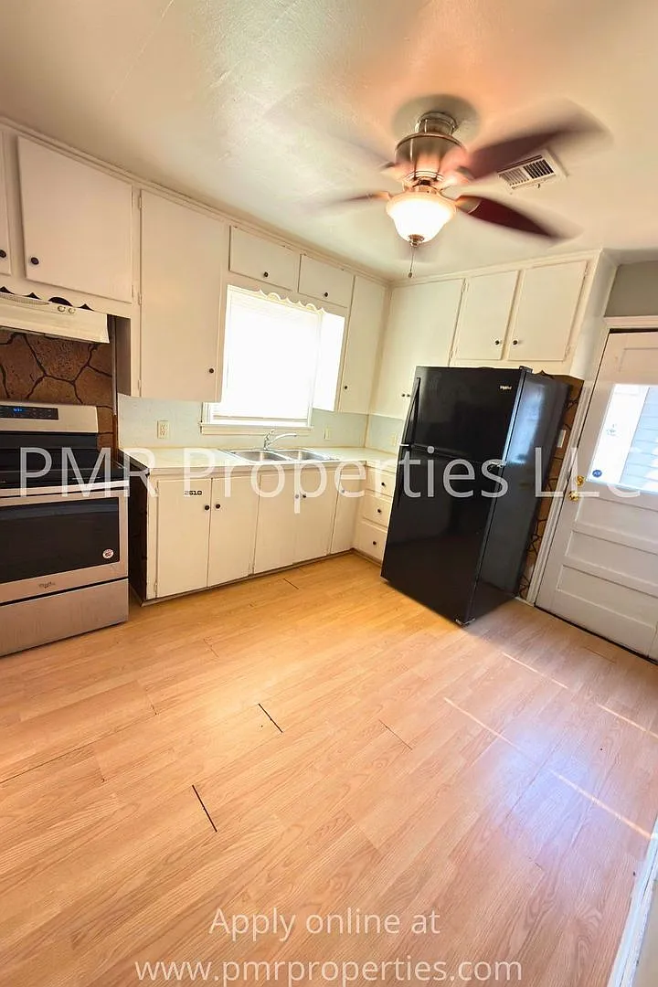 4 Bedroom/ 1 Bathroom House — Photo 2