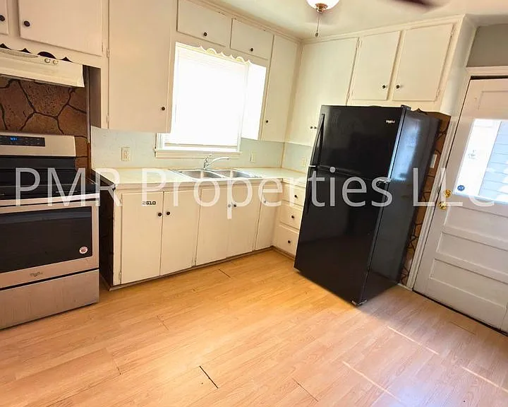 2904 NW 19th St — Photo 2