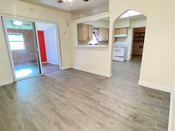 2nd image of 2924 Sherwood Lane