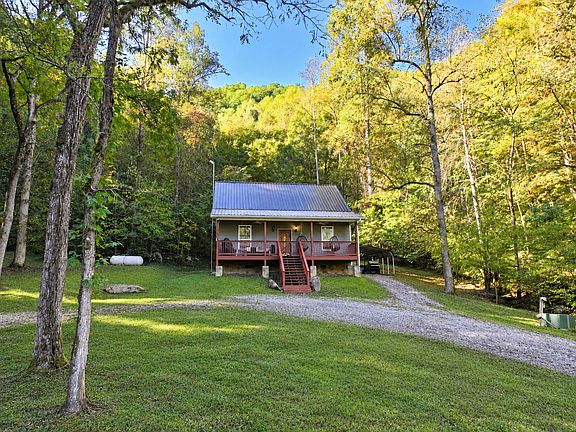 3rd image of 4876 Pearl Valley Rd