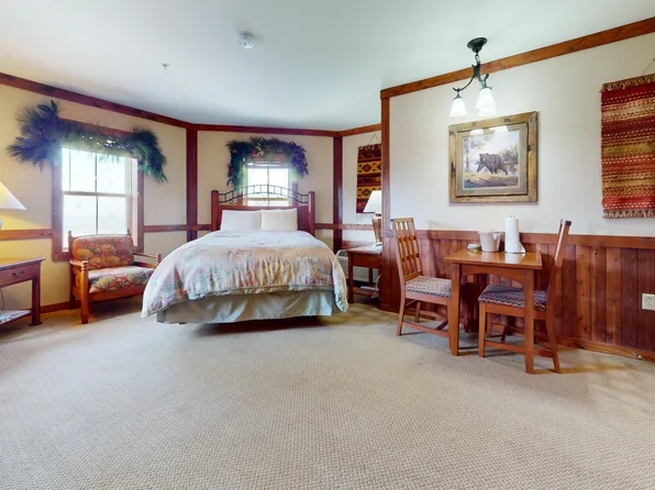 306 Highland House Snowshoe Ave, Snowshoe, WV 26209