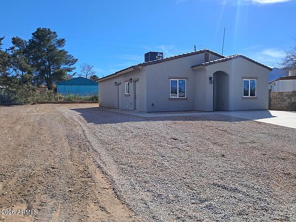 4th image of 240 Valerie Lane