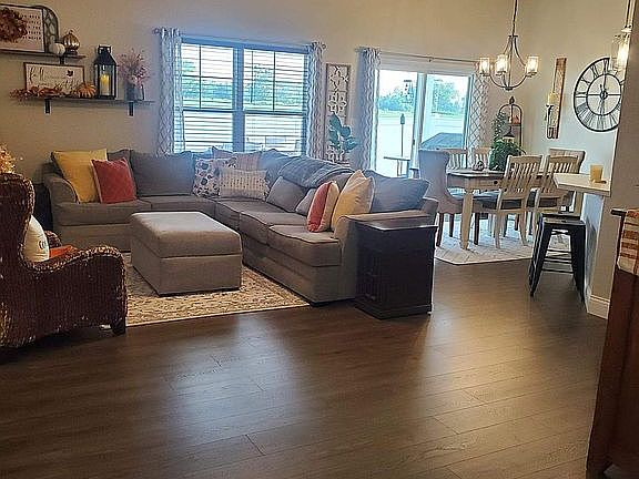 5th image of 701 Willow Dr