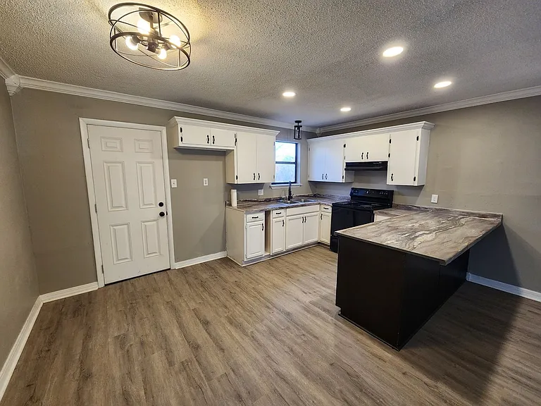 8206 Dogwood Trl — Photo 6
